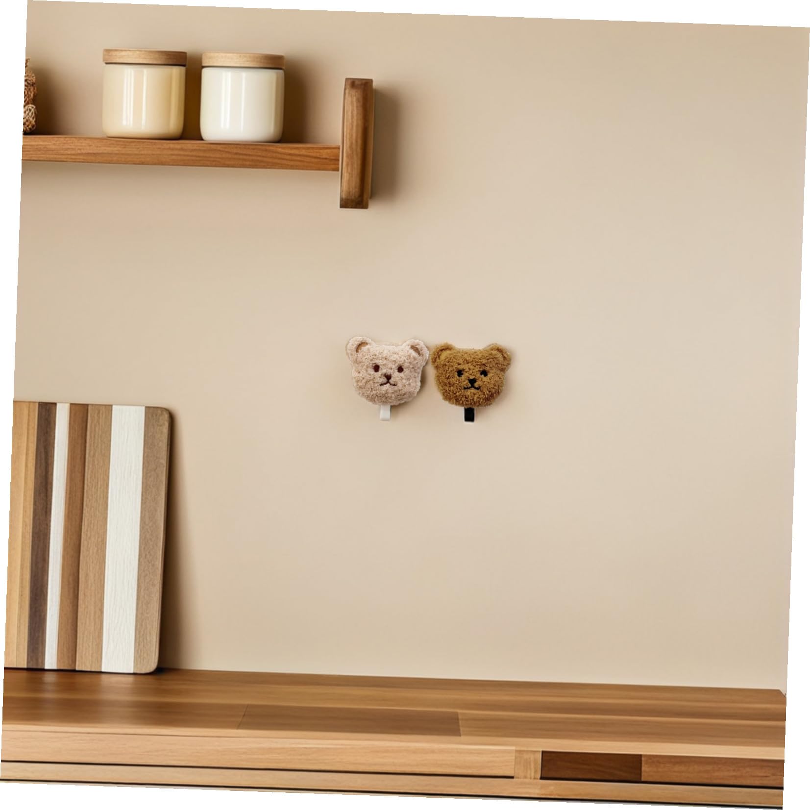 2 Ganci da Parete Orso in Peluche Morbido, Ganci Adesivi Decorativi per Bagno e Casa, Portachiavi Autoadesivi Compatti per Asciugamani, Cappelli e Accessori, Uso in Soggiorno