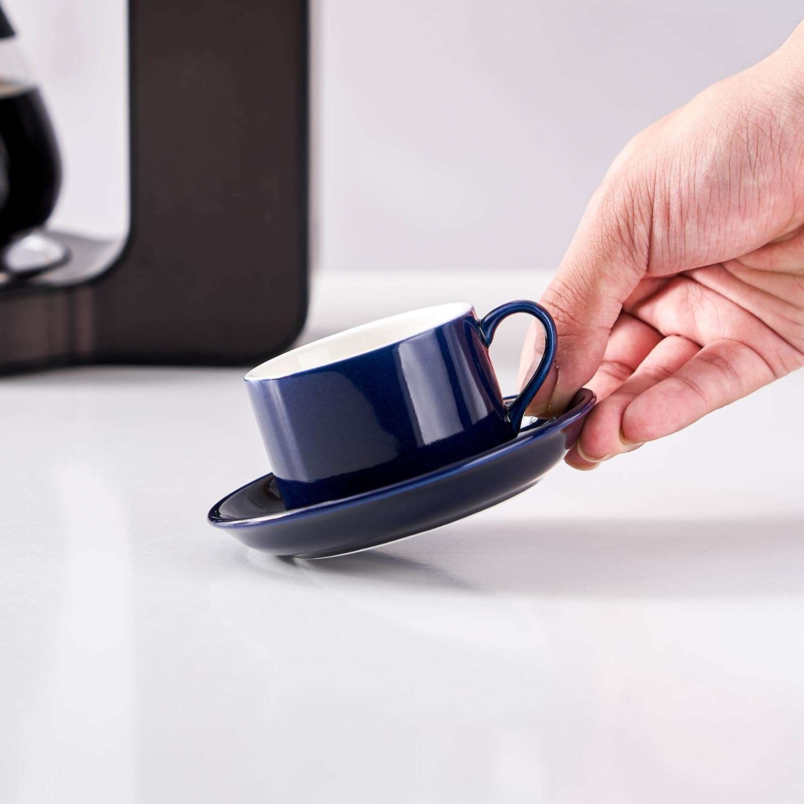 Juego de 4 tazas de espresso apilables de porcelana de 2.5 onzas con platillos y soporte de metal, color azul