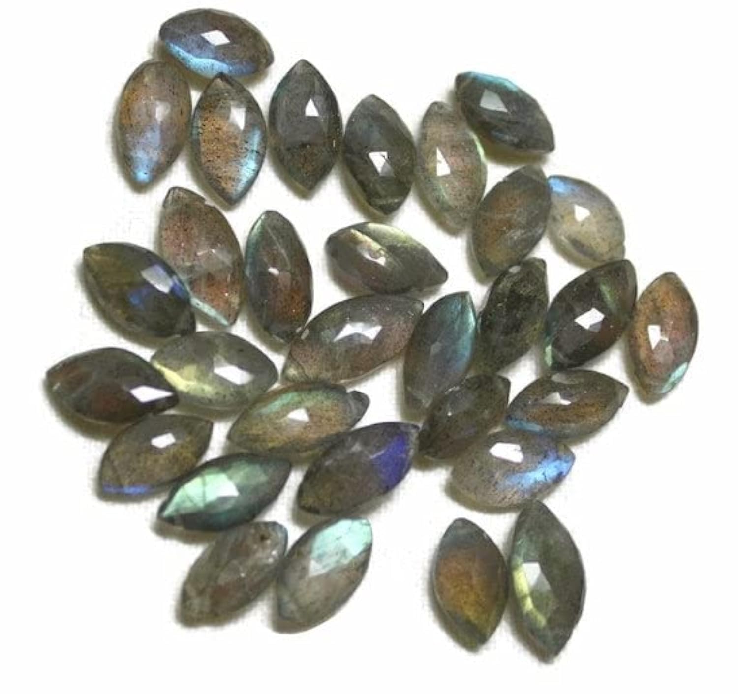 Labradorite facettée pour calmer l'esprit et sublimer vos accessoires de mode faits main