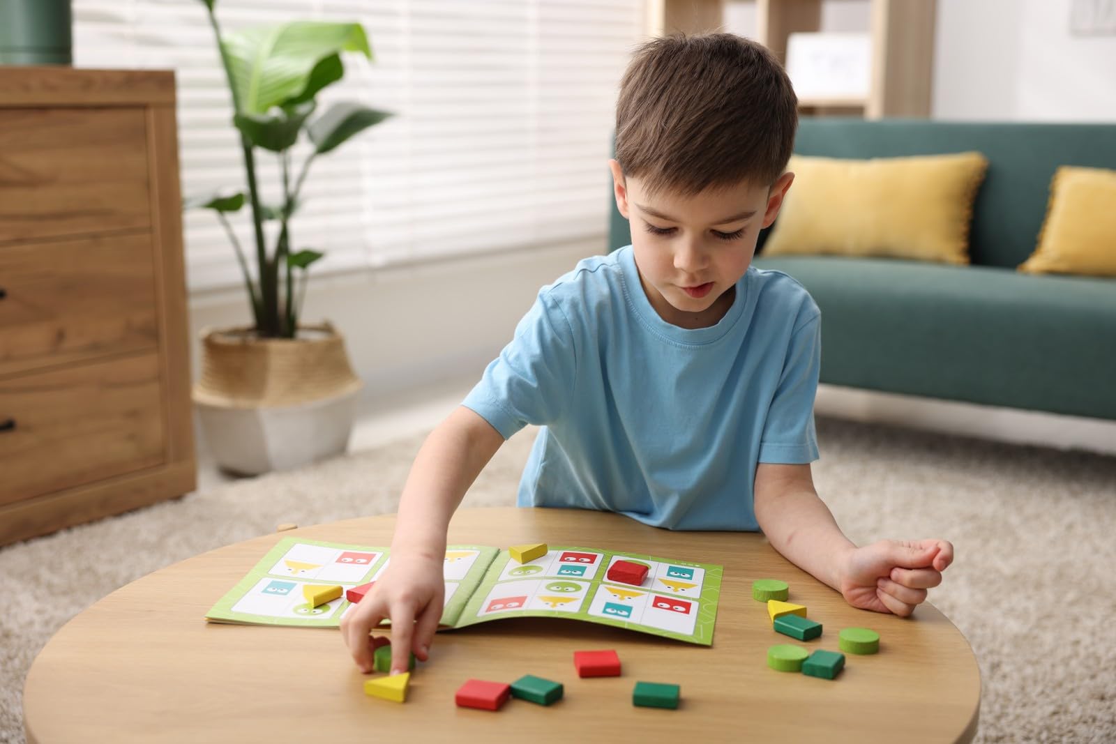 Sudoku Geométrico de Madera – Juguete Educativo con 16 Piezas y 20 Tareas – Estimula la Lógica y la Motricidad Fina – Apto Desde 3 Años
