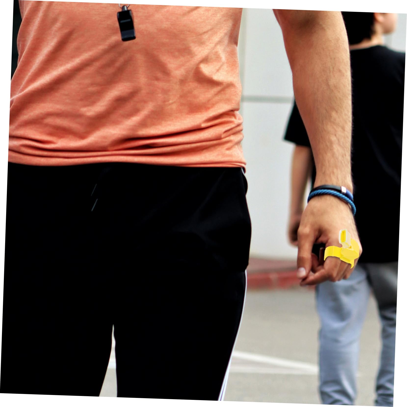 BESPORTBLE Fischio Bicolore Cartellini Gialli E Rossi Maglia da Arbitro di Calcio Escursione con Fischio Maglia Dell'arbitro Attrezzatura Dell'arbitro All'aperto Yellow ABS