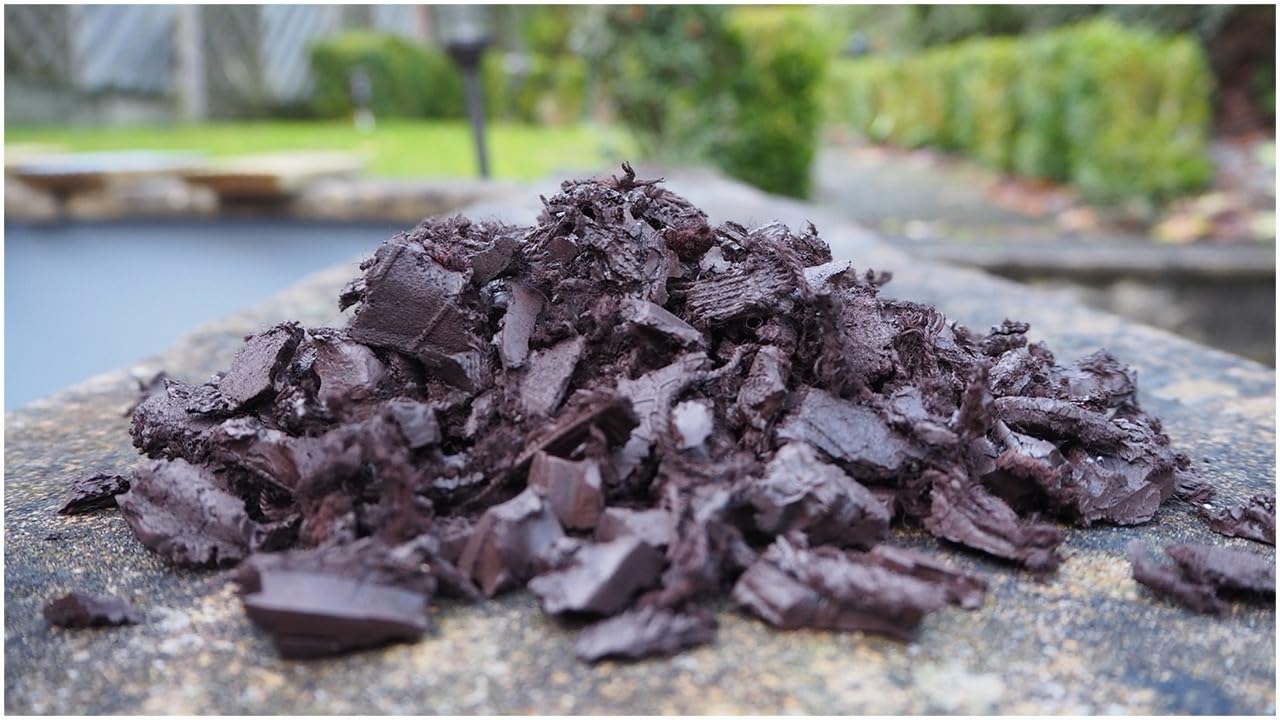 Brown Rubber Mulch Chippings 20 Kg bag