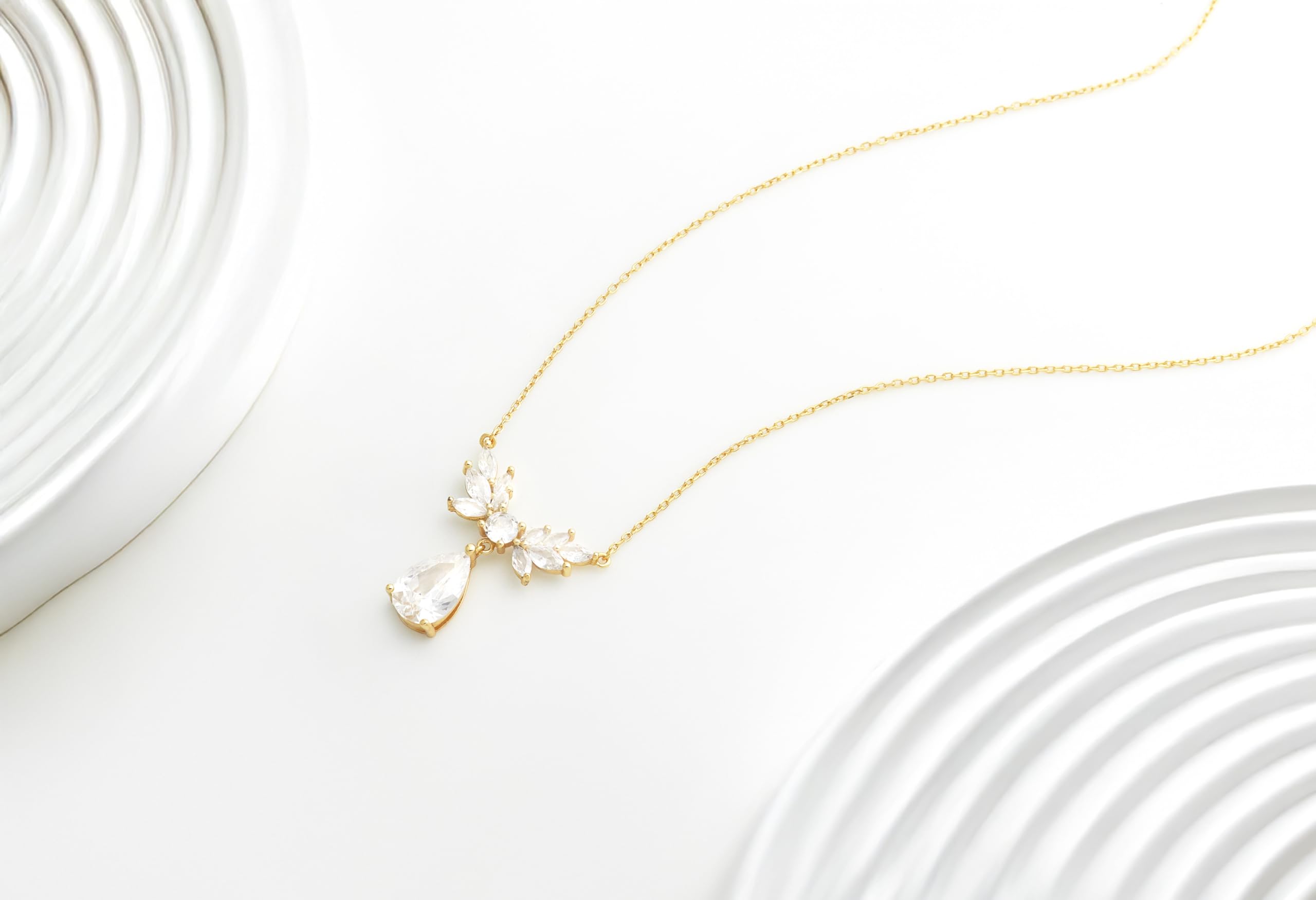 Sofia Milani - Collana da Donna in Argento 925 - con Pietra Zircone - Ciondolo ad Ala d'Angelo in Zirconia