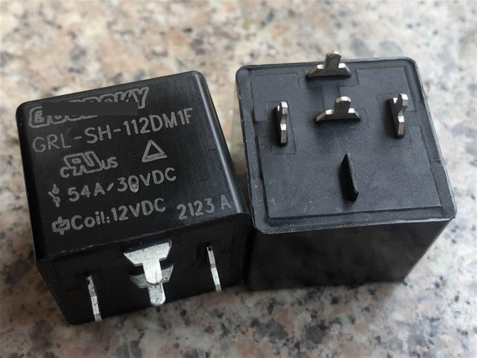 Relé 4 pines GRL-SH-112DM1F de 12V y 54A automotriz 2