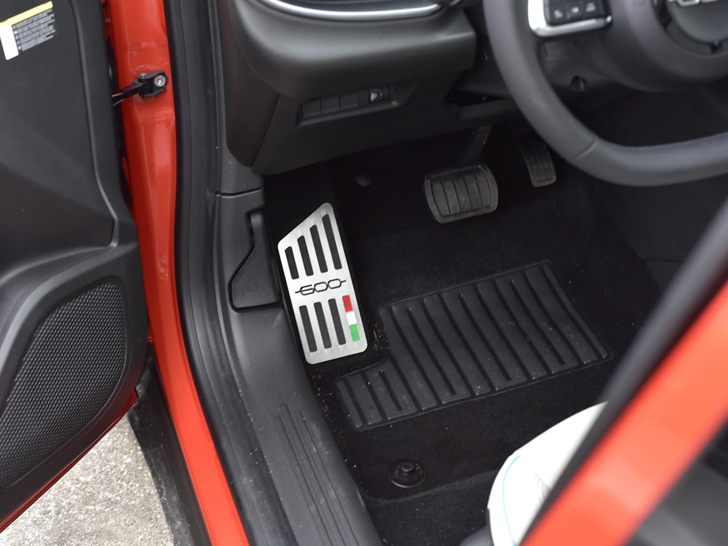 Reposapiés de acero para Fiat.600 600e | 1 pieza inoxidable eléctrico híbrido rojo (rojo) La Primera 600 Accesorios Tuning Pedal Reposapiés Kit Recambios