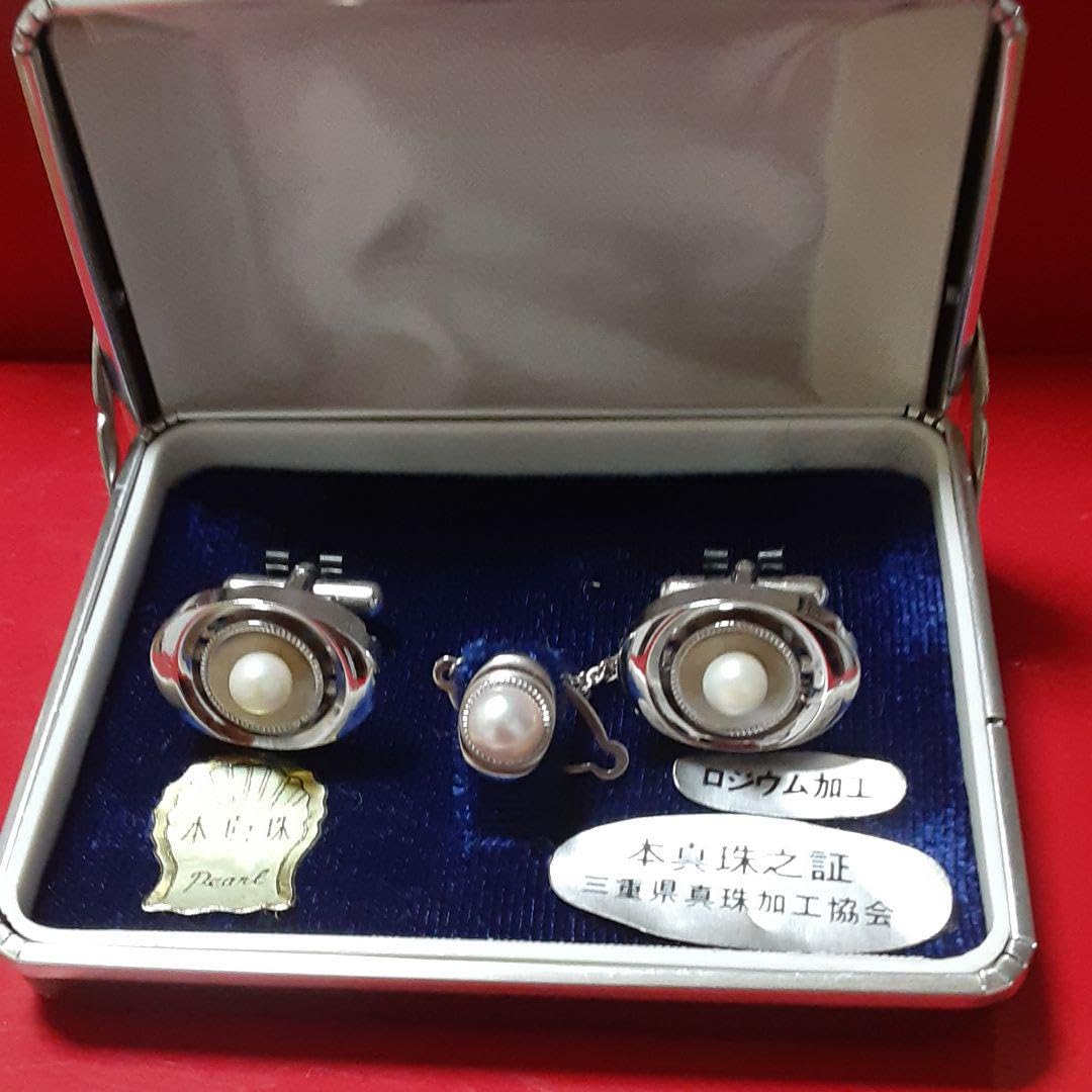 本真珠とめろう石のネクタイピンカフスボタンのセットです