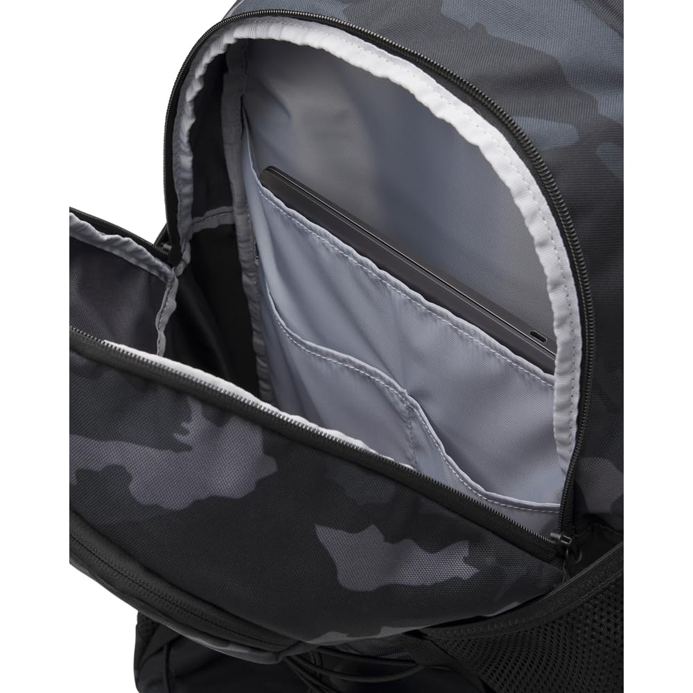 Under Armour Unisex Hustle Sport 6.0 Backpack, Zaino palestra idrorepellente per sport e atletica, Zaino sportivo con resistente fondo rivestito,Black/Black/Metallic Black,OSFM