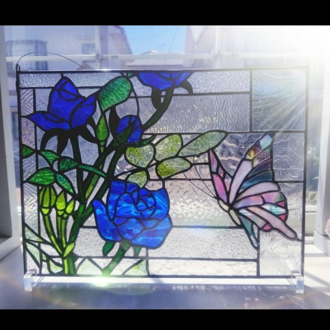 ステンドグラス　青い薔薇と蝶のパネル(スタンド付き) Amazon.co.jp: ステンドグラス 青い薔薇と蝶のパネル(スタンド付き