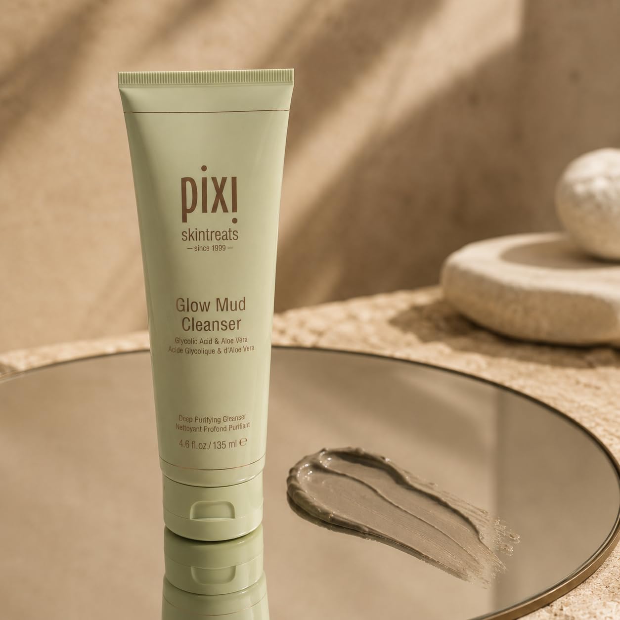 Pixi Beauty Glow Mud Cleanser | Limpiador Facial Diario Purificante con 5% de Ácido Glicólico | Exfolia y Purifica Suavemente los Poros y Ilumina sin Despojar la Piel | 135 ml / 4.57 fl oz
