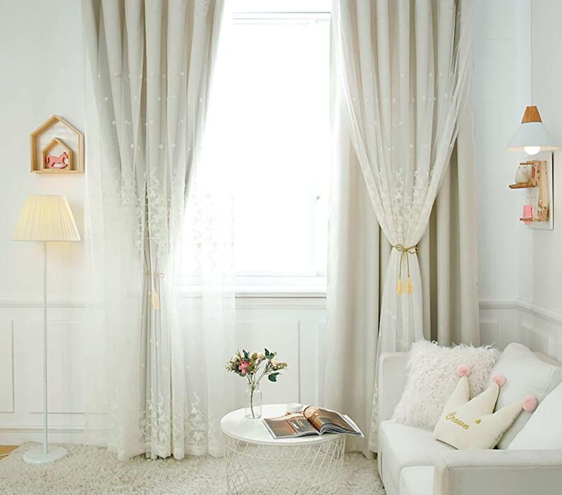 Daesar Tenda Coprente Oscurante 244 cm Altezza, 2 Pannelli Tende Cameretta Cotone Lino con Ganci Doppio Strato Tinta Unita con Fiori Ricamate Filato Tenda Stanza da Letto 107x244 cm, Beige
