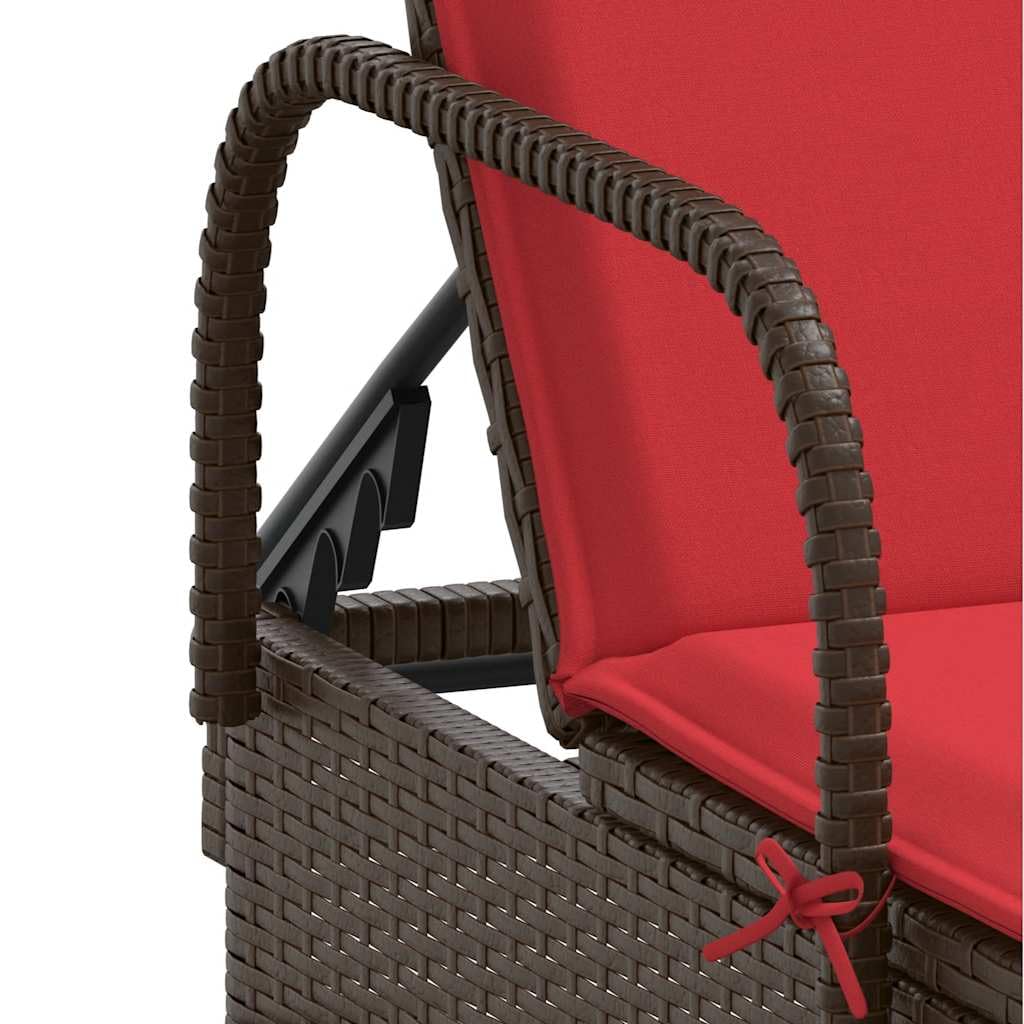 Tumbona de polirratán con ruedas y cojín rojo | Cómoda tumbona de jardín con respaldo ajustable en 3 posiciones y cojín suave para terraza y piscina.