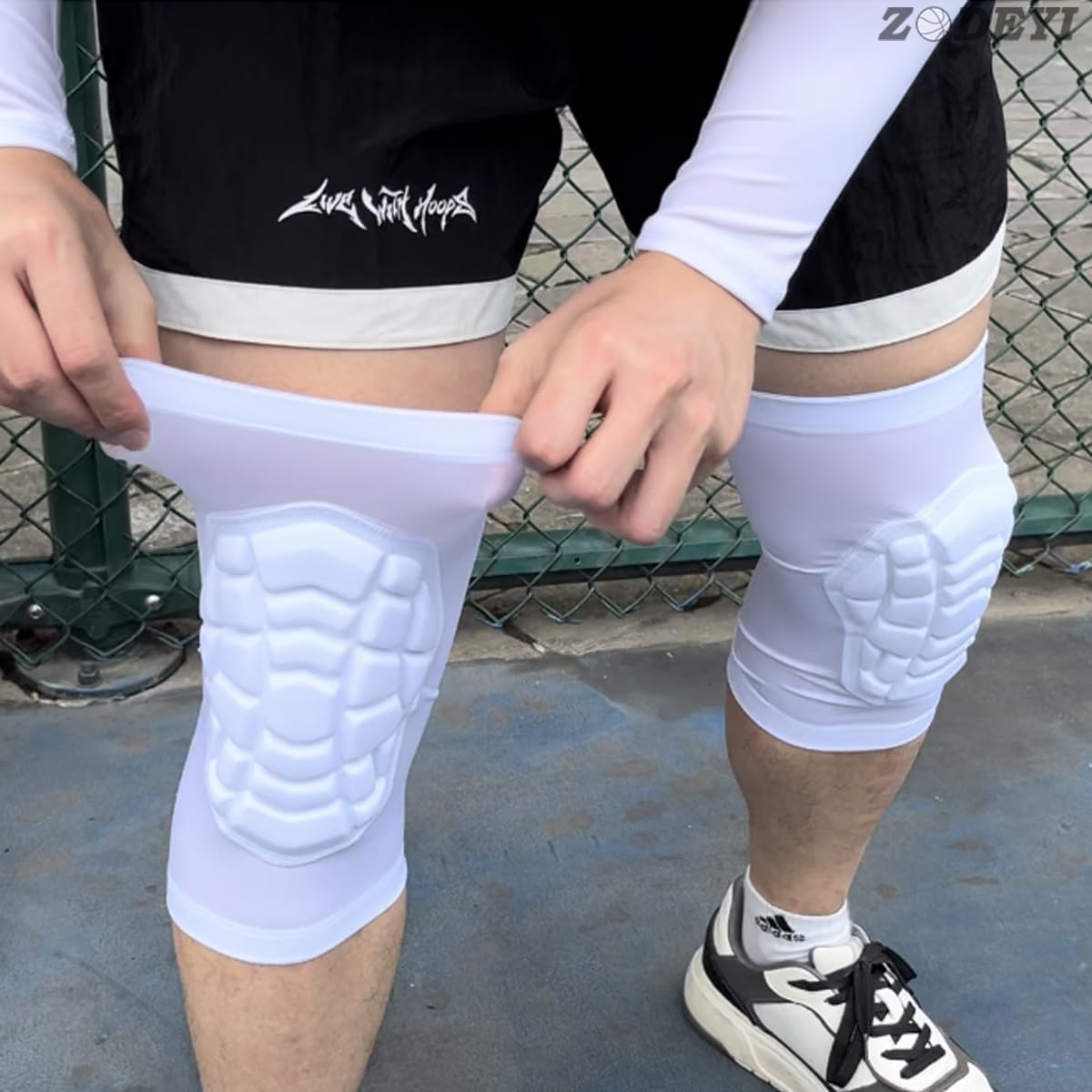 Lot de 2 genouillères courtes, genouillères de compression pour le football, le basket-ball, le volley-ball (blanc, taille M, lot de 2)
