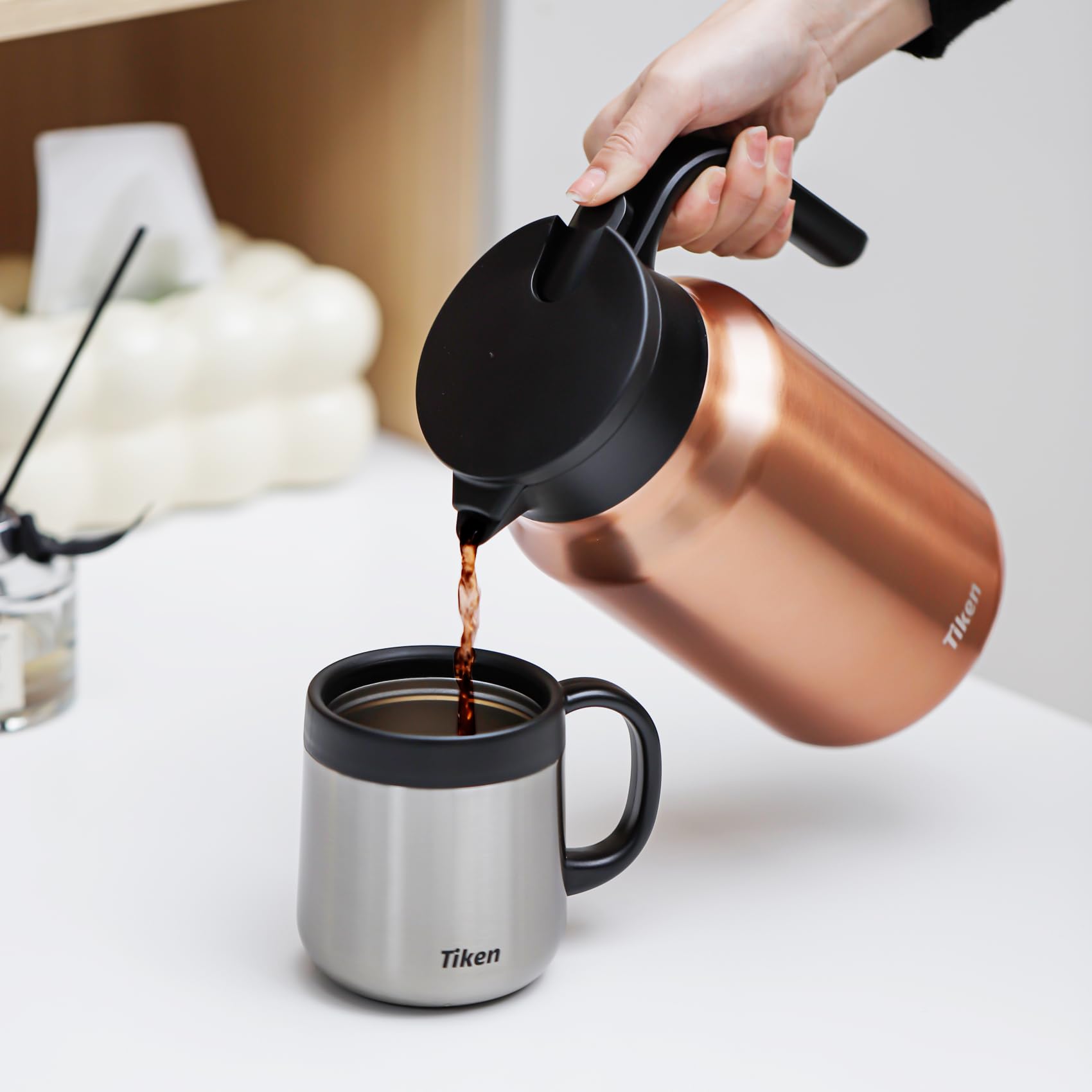 Tiken 1.5L Carafe Isotherme pour Café, Double Paroi en Acier Inoxydable, Maintient la Température pour Boissons Chaudes et Froides