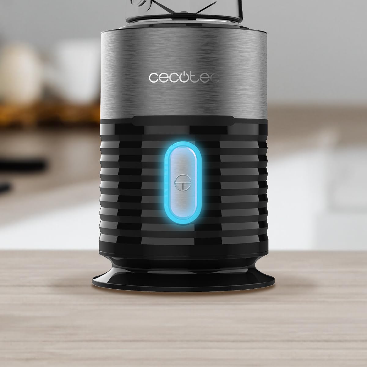 Cecotec Pojedynczy blender stołowy Power Titanium Fresh&Go. 650 W, 4-listkowe ostrze z czarnym tytanem, w zestawie 2 rurki chłodzące i 2 wytrzymałe kubki o pojemności 600 ml