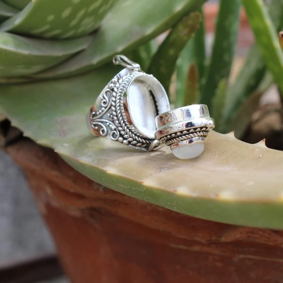 Natural Rainbow Moonstone Ring, Poison Box Ring, Oval ~ Gemstone Ring, Moonstone Jewelry, June Birthstone Ring, Openable Poison Ring, Poison Ring, Locket Ring, Blue Flash Ring, Artisan design Ring