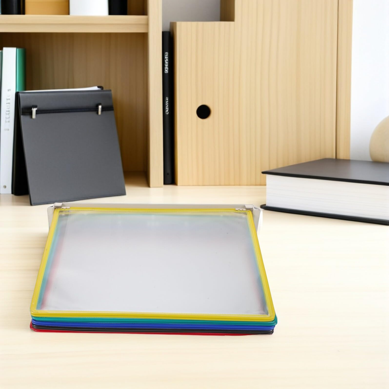 Porta Documenti Magnetico da Parete A4, 10 Tasche in Pvc | Spazio per Fino a Dieci Fogli, Uso in Ufficio Domestico e Riunioni, Struttura Magnetica Ferro