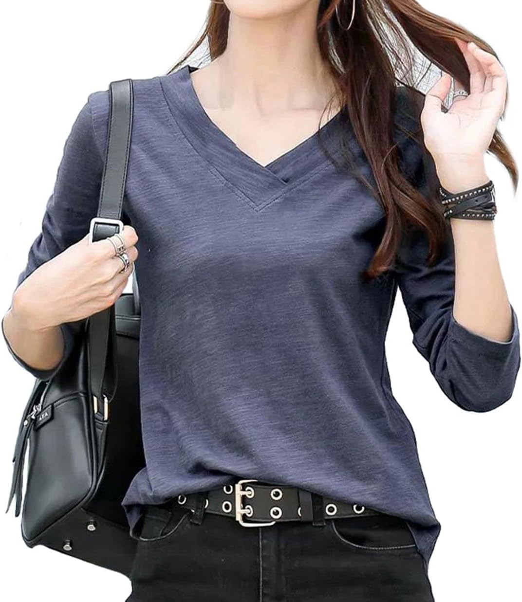 綿100%レディース長袖Tシャツ：シンプルで着回し抜群のマルチシーズン必需品