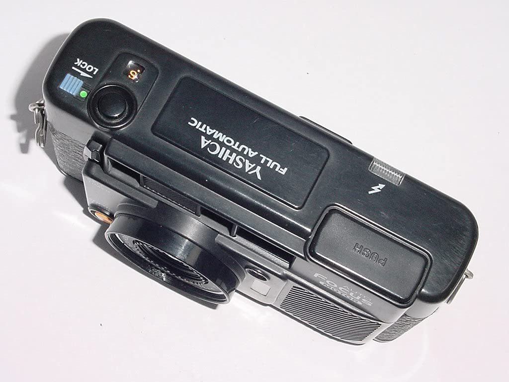 YASHICA FULL AUTOMATIC 35mm film Point & Shoot Camera 38mm