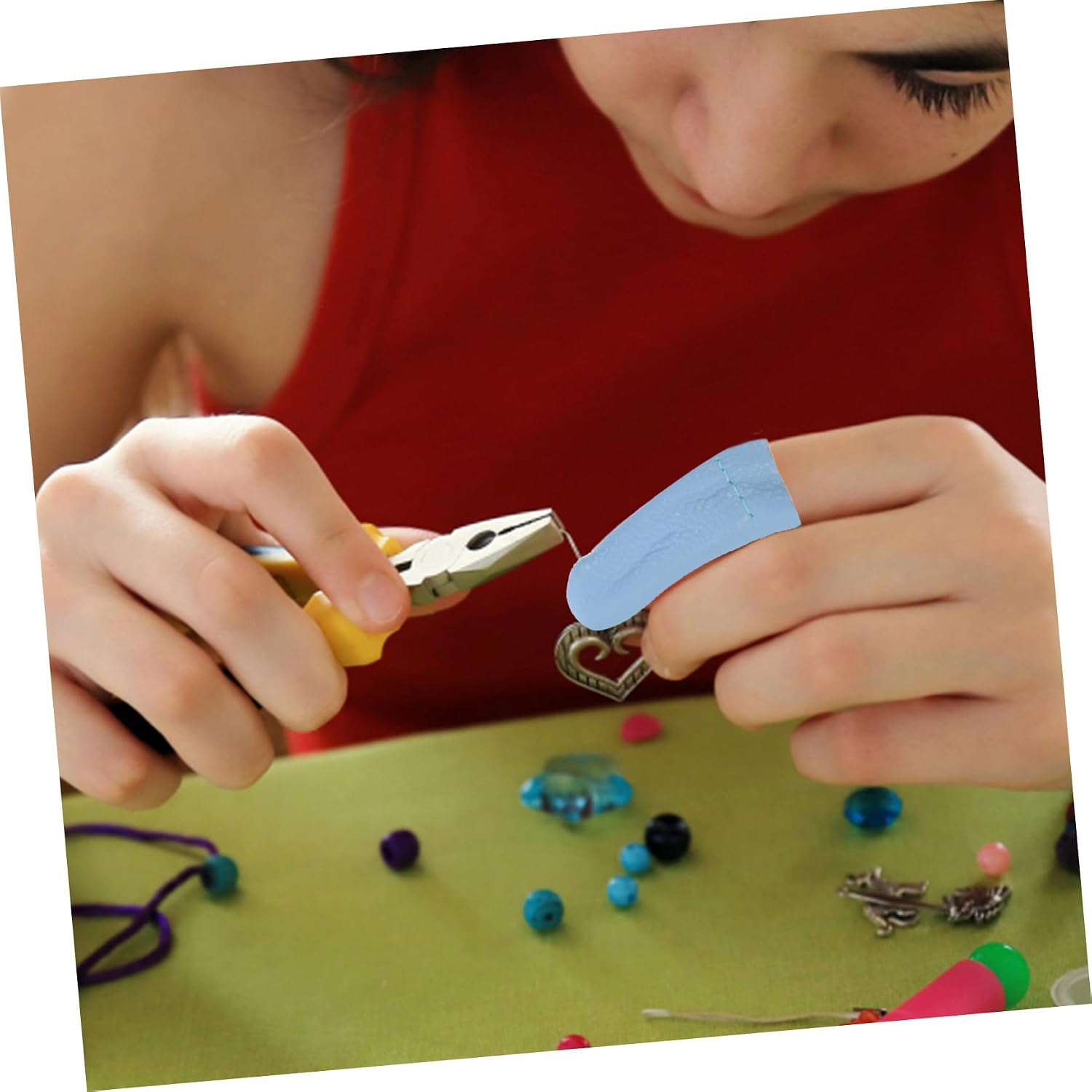 MUELODSIC 60pcs Leather Finger Protector Random Color for Crafting Breathable and Flexible Design Comfortable Felt and Leather Material for Sewing and Needle Felting