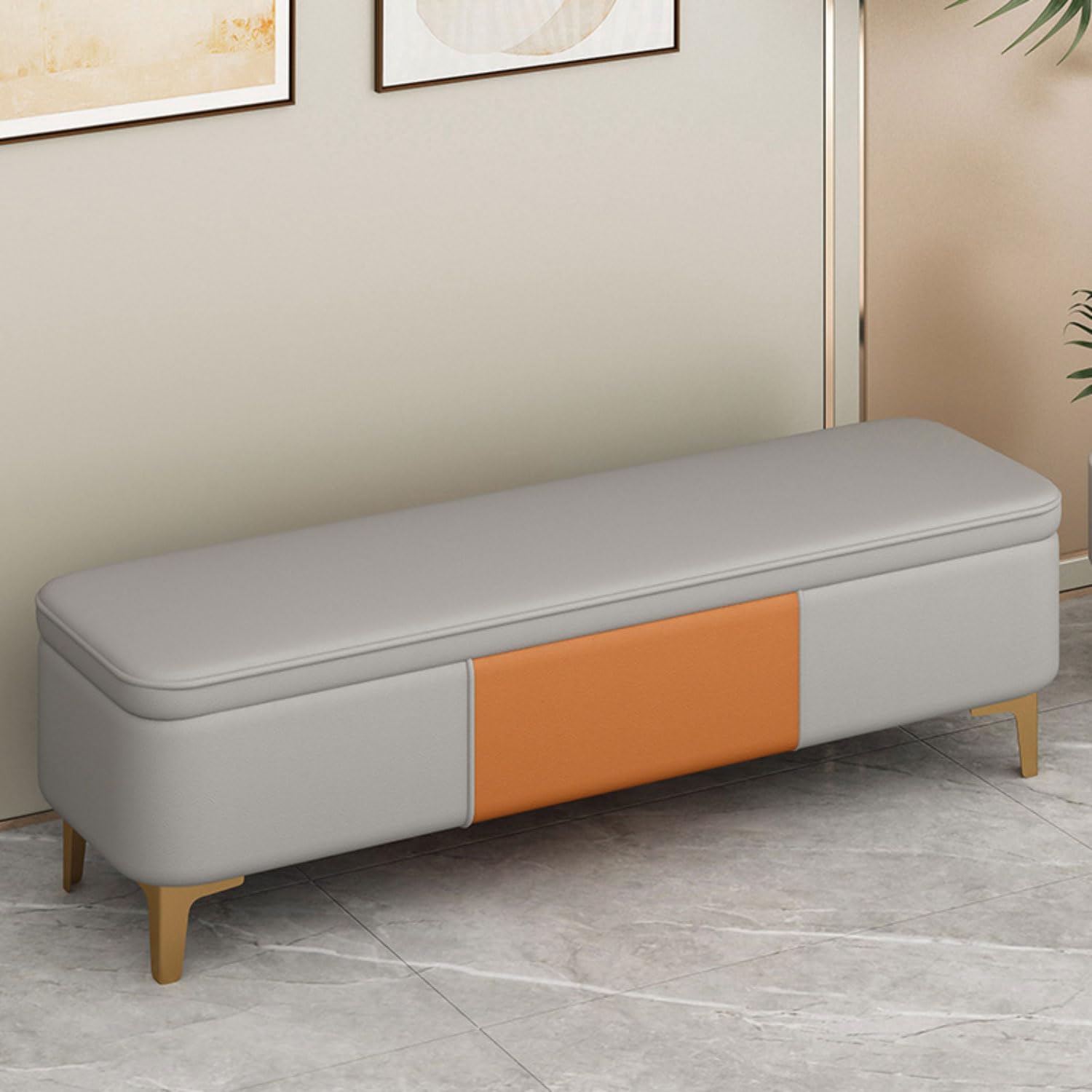 Banquette rembourrée et coffre de rangement pour une chambre ordonnée