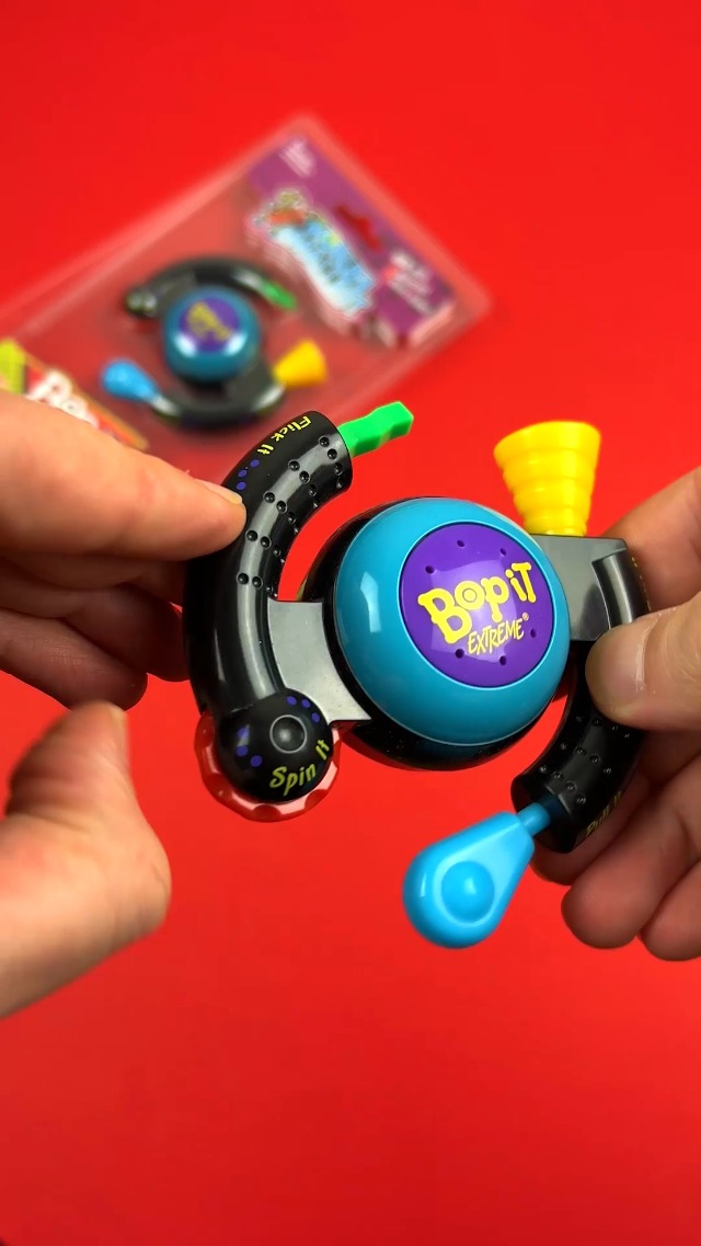 Amazon.com: Compact Bop It Extreme - 4" (1 Pc.) - Fully Functional  Palm-Sized Electronic Game - Perfect for Travel, Parties, Gifting &  On-The-Go Fun : Toys & Games