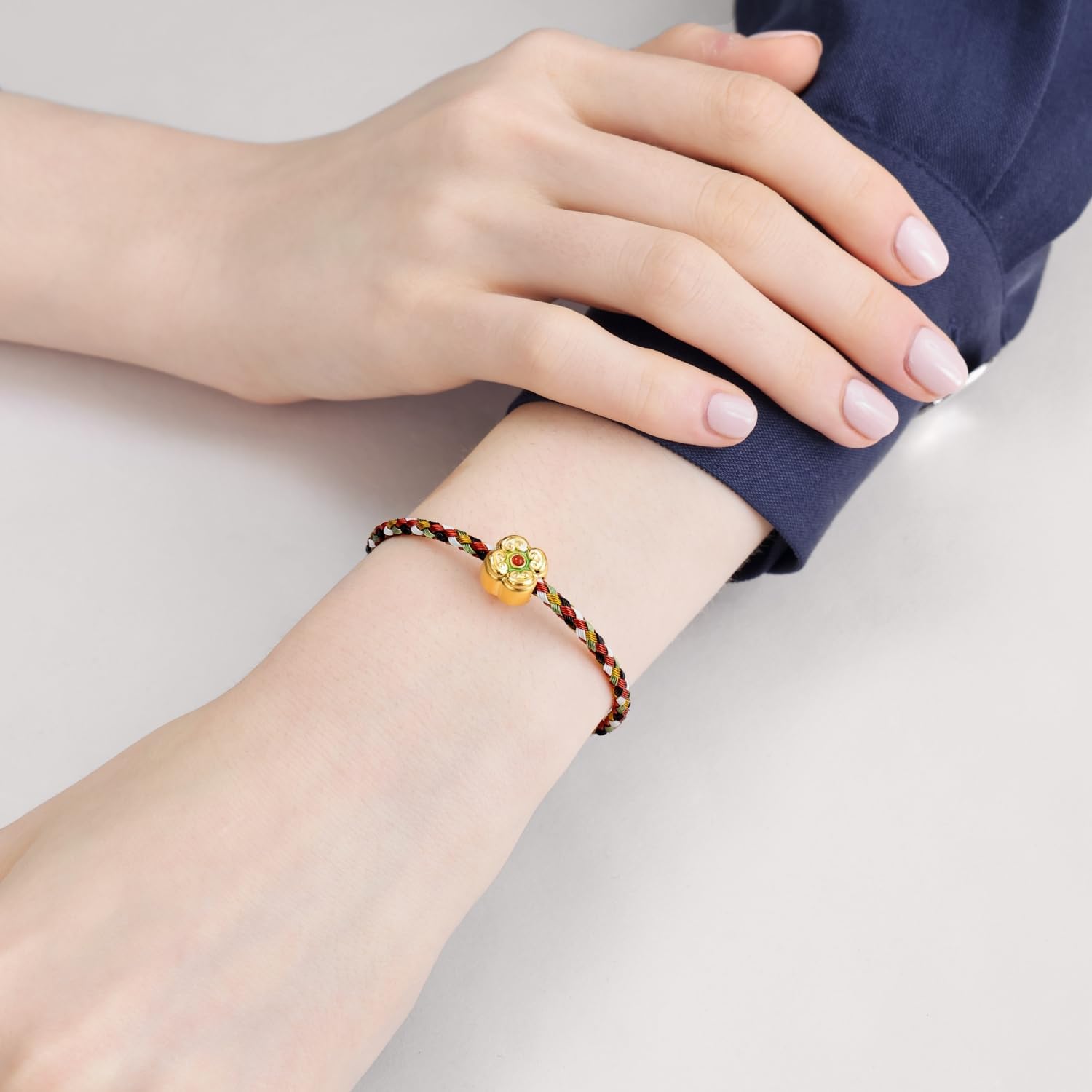 CHOW SANG SANG 999 24K Gold Charme Mini Charm Four-Shaped Cloud with Red Agate Bead Bracelet for Women 93871C