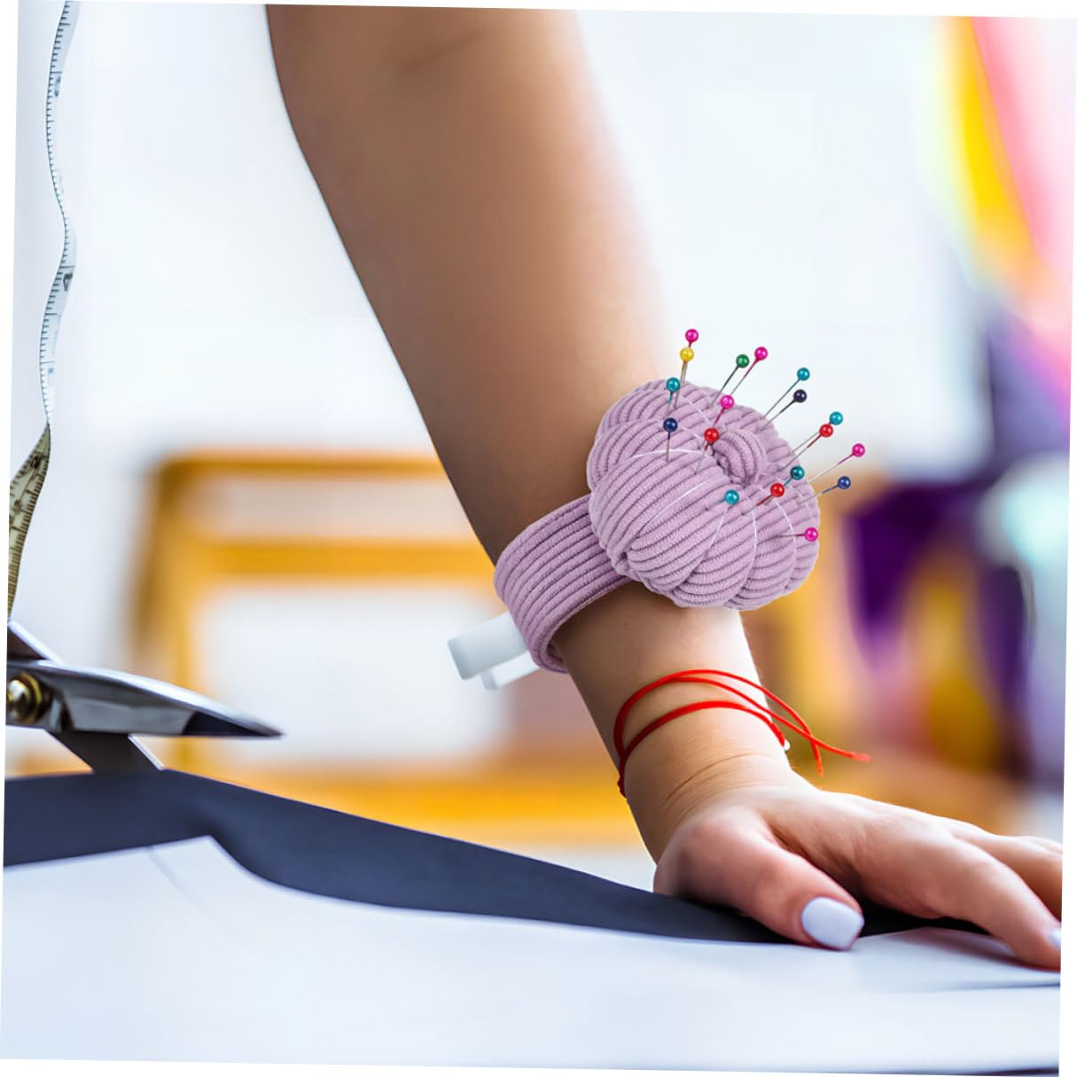 DIYEAH 8 Stück 2 Stück Handgelenk Nadelkissen mit Armband Weiches Pp Baumwoll Füllmaterial Klatschbares Nadelkissen zum Nähen Quilten und Sticken Praktisches Nähzubehör für Selbstgemacht