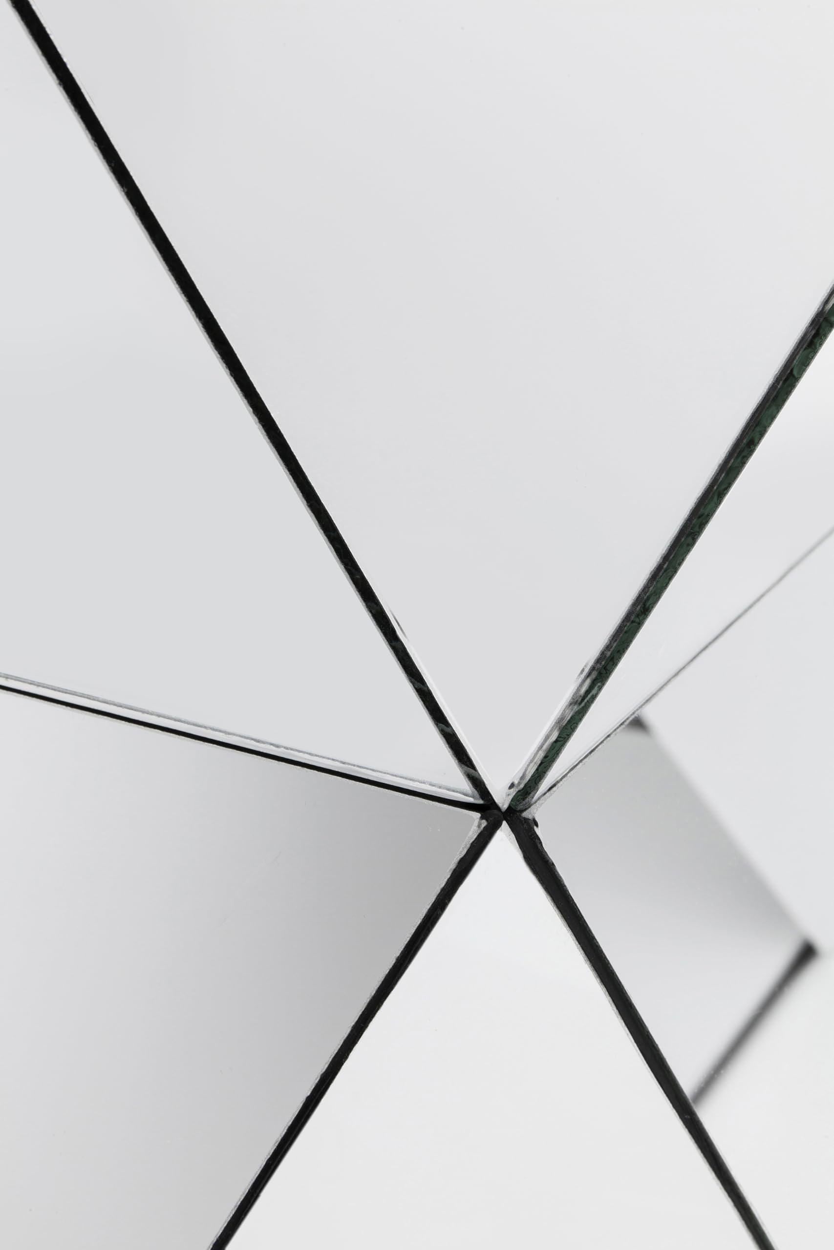 Kare Design Tavolino Luxury Triangle, Argento/ A Specchio, 54X32X32Cm, Forma Geometrica | portata fino a 10 kg, forma quadrata, specchio, tavolino da divano, comodino, geometrico, soggiorno