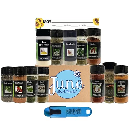Encore Premium Seasoning New Kitchen - Juego de regalo de 12 piezas con cuchara medidora ajustable y tarjeta de recetas June Street Market en blanco
