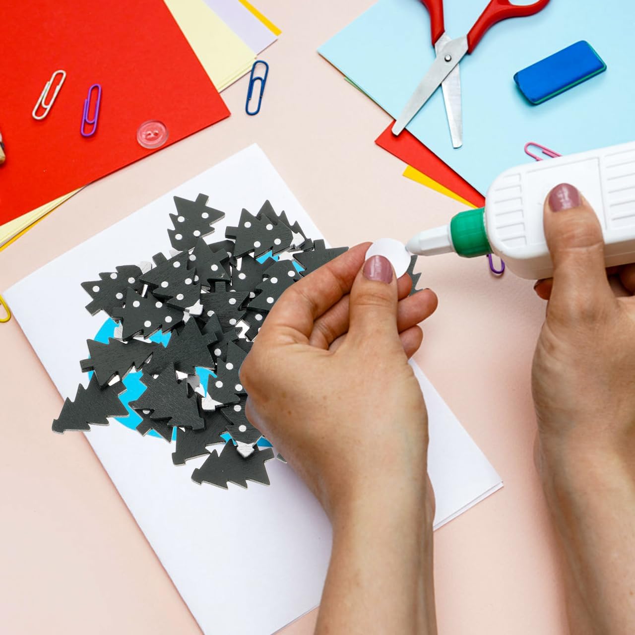 Amosfun 100pcs Wooden Christmas Tree Slices Xmas Tree Cutouts Embellishments Unfinished Wood Christmas Ornaments DIY Crafts Supply Send at Random Color