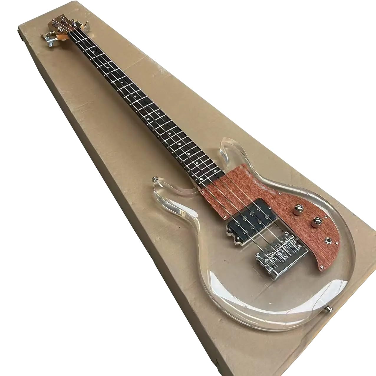 Cort 5弦　エレキベース シルバー 4ピックアップ 24フレット ケース付き Cort 5弦 エレキベース シルバー 4ピックアップ 24フレット