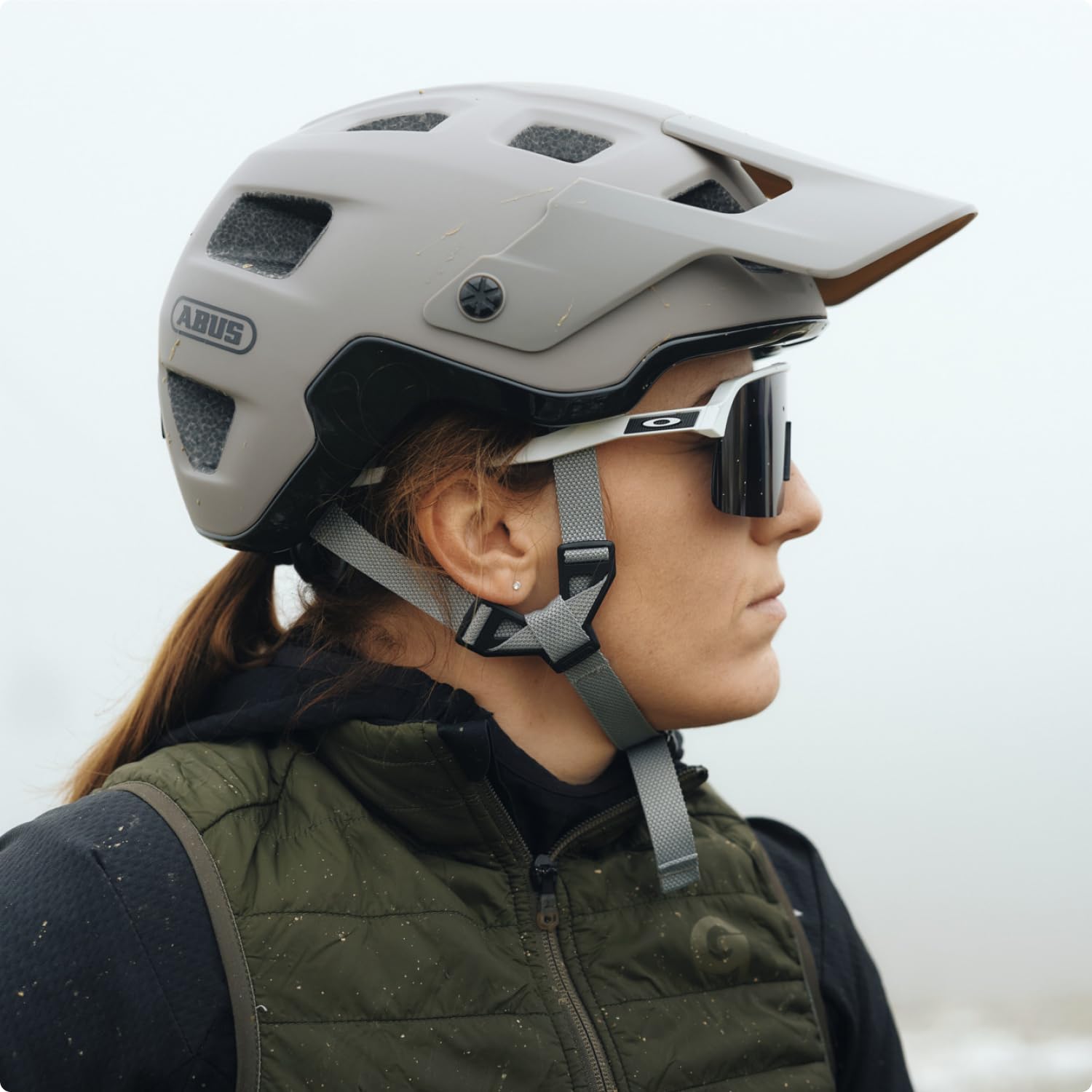ABUS MTB-Helm MoDrop, Grau, S | In-Mold-Verfahren, Verstellsystem, Goggle-Halterung, Zopf-Öffnung