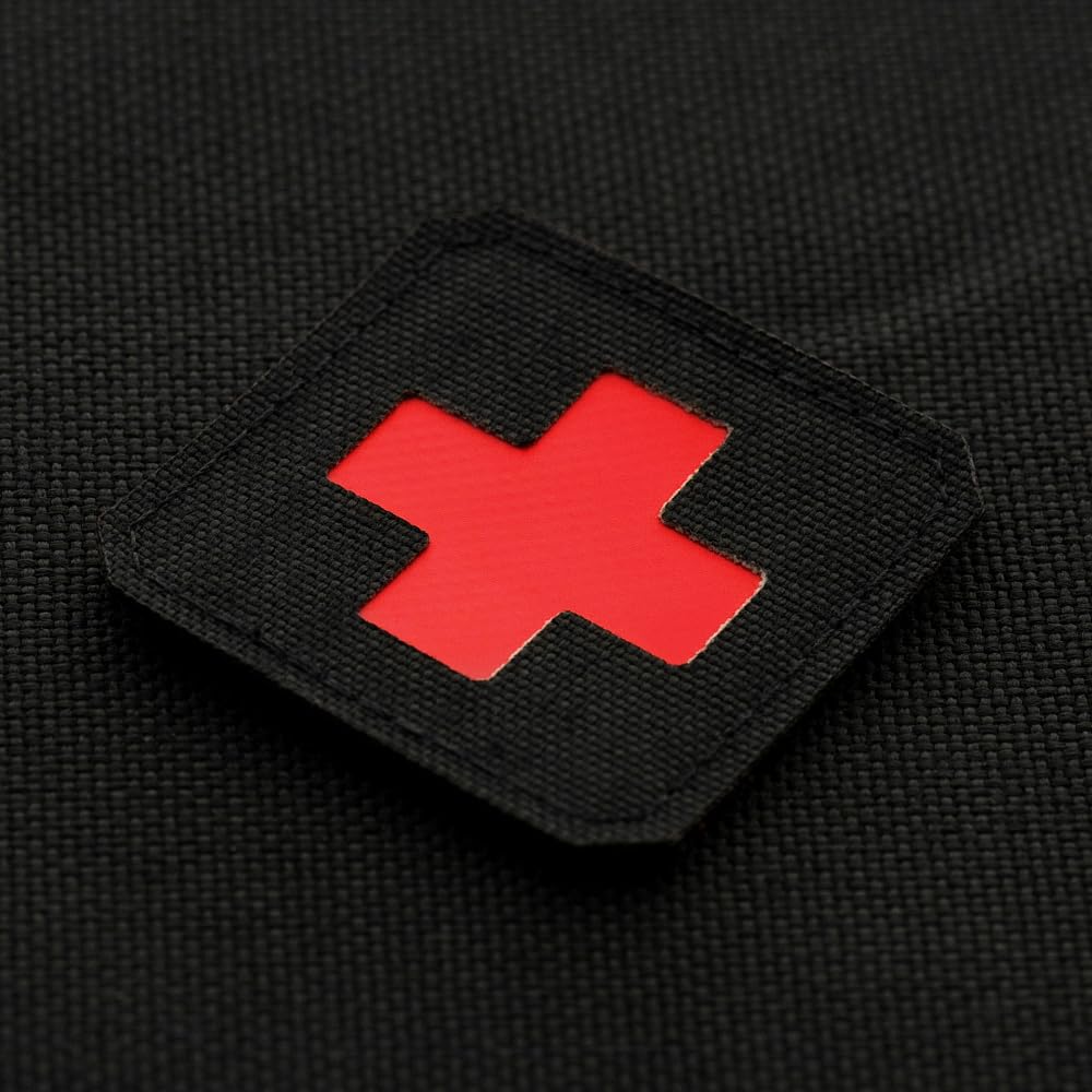 M-Tac Medic Cross Patch Laser Cut Black/Red – medyczna naszywka z symbolem czerwonego krzyża, świeci w ciemności, szybka identyfikacja toreb pierwszej pomocy, plecaków i mundurów, czarny/czerwony