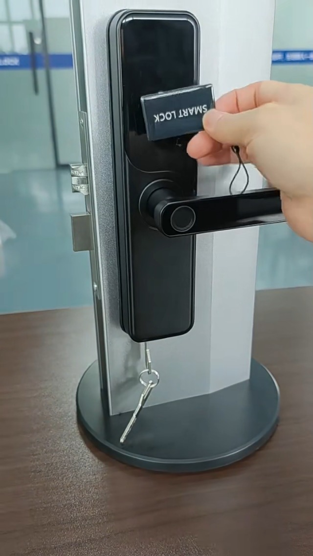 Amazon.co.jp: ZJchao インテリジェントスマート防水設計 指紋ロック