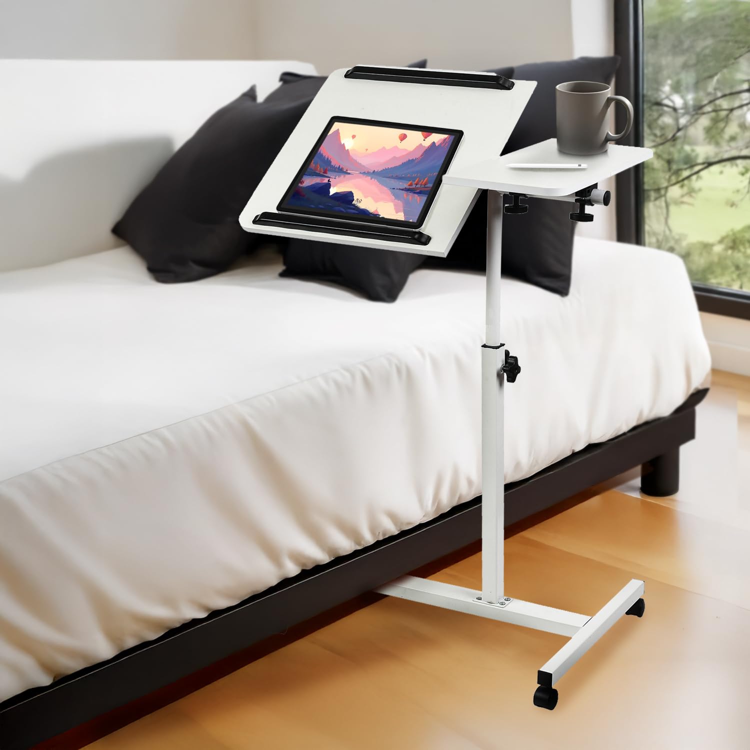 Maclean Mesa Portátil | Altura Ajustable de 59 a 89 cm | Tablero Doble Inclinable hasta 90° | Ruedas con Freno | Capacidad de Carga hasta 30 kg | Mesa Ergonómica para Ordenador (Blanco)
