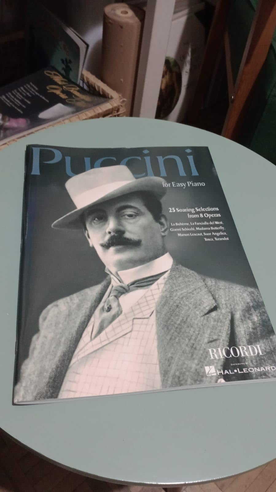 Puccini for Easy Piano: 25 Soaring Selections from 8 Operas