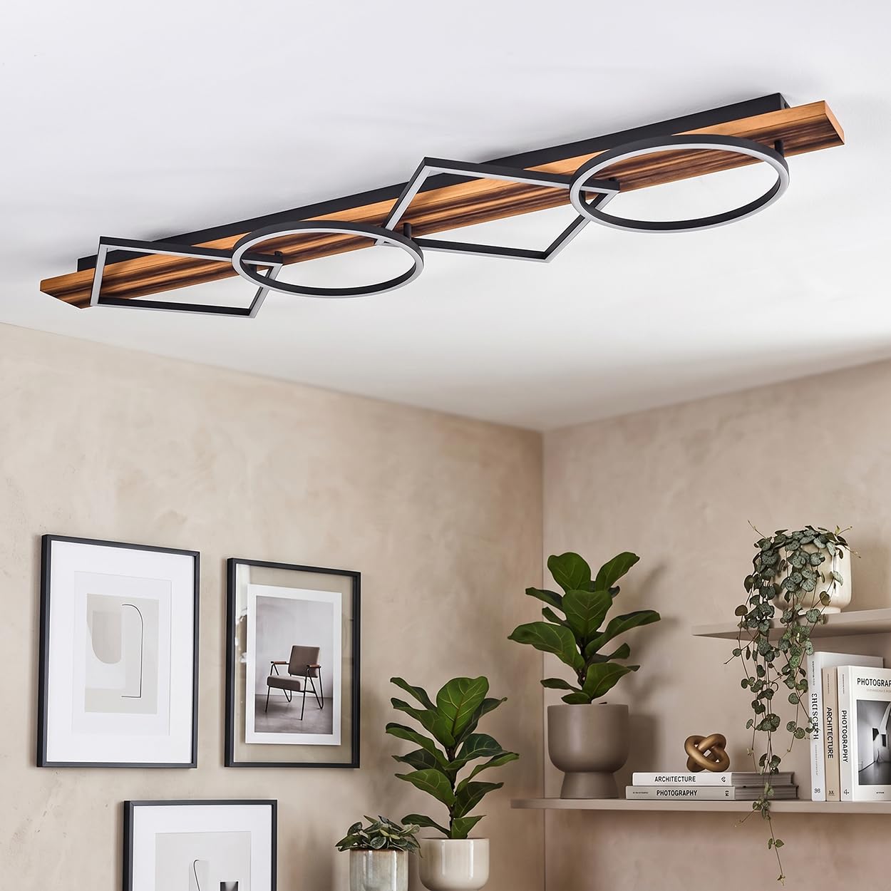 HOFSTEIN LED Deckenleuchte Pompu, Deckenlampe aus Metall/Holz/Kunststoff in Schwarz/Holz dunkel/Weiß, 3000 Kelvin, moderne Leuchte mit Holzbalken für Schlafzimmer, Esszimmer, Wohnzimmer, Küche, Flur