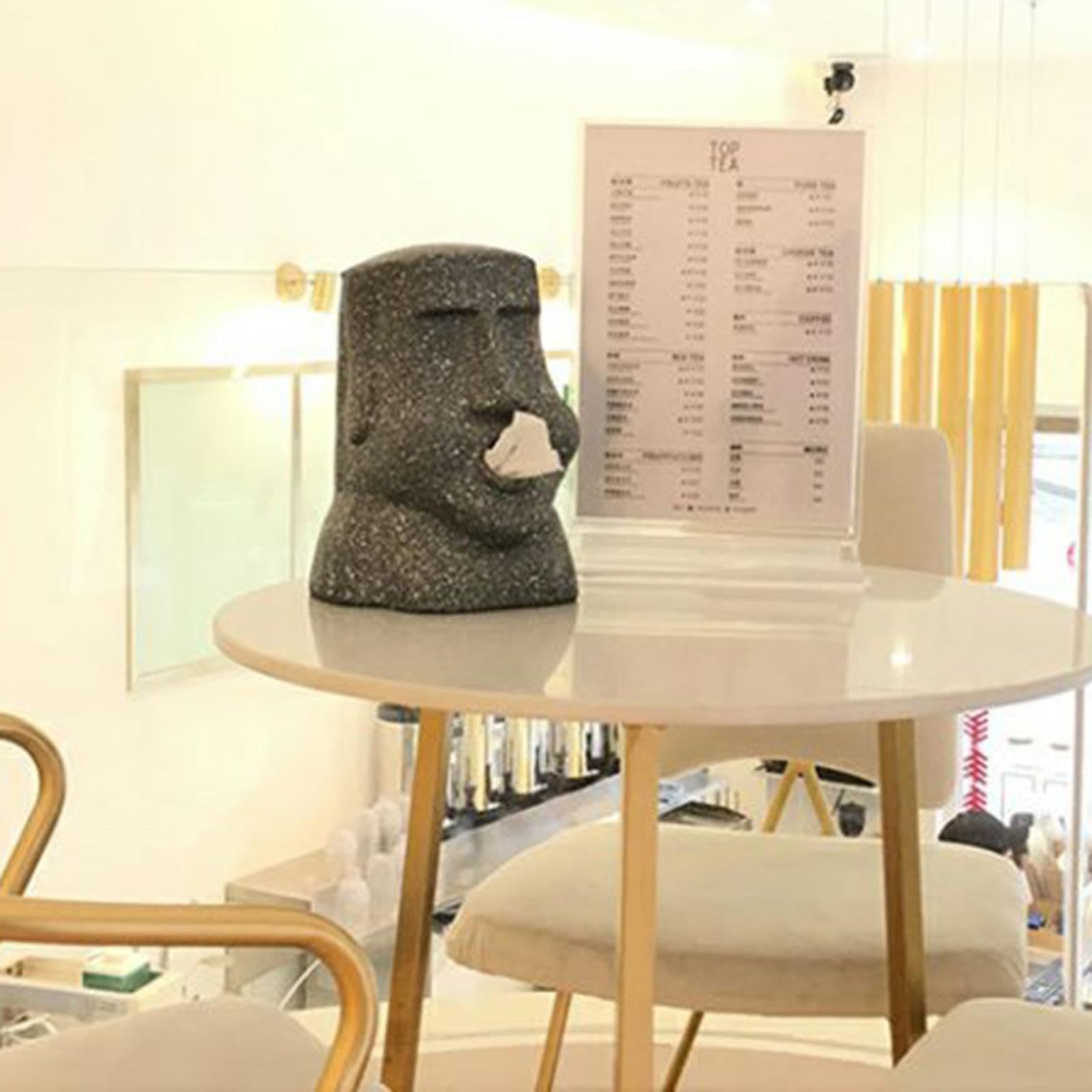 Boîte à mouchoirs décorative Moai alliant art et praticité, idéale