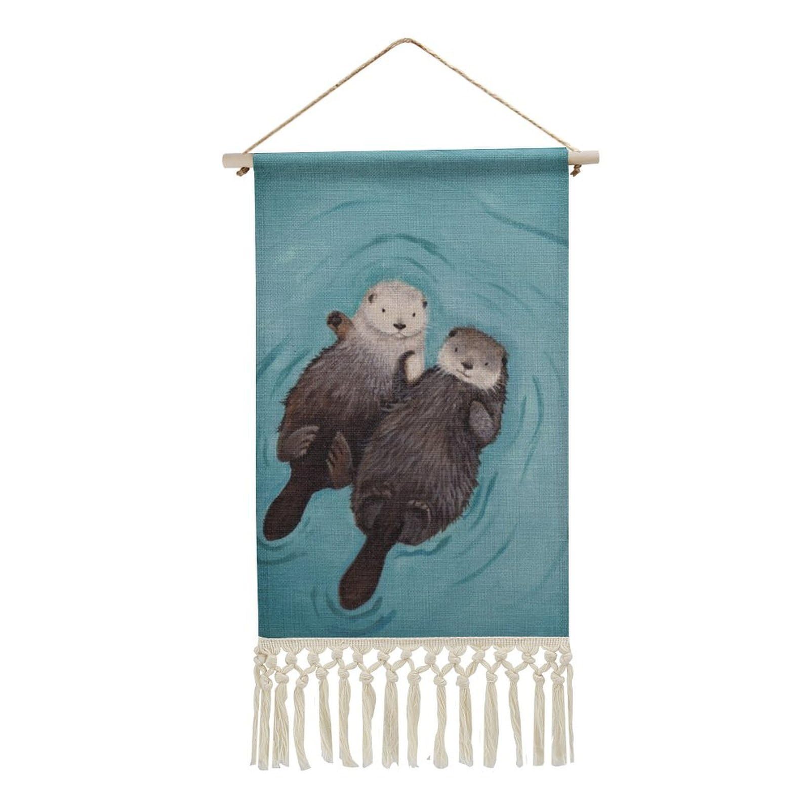 FekiLoot Otters Holding Hands - Póster colgante de algodón y lino con borlas, tapiz vertical para colgar en la pared de 10 x 19.6 pulgadas con clavija de madera, decoración de pared decorativa para