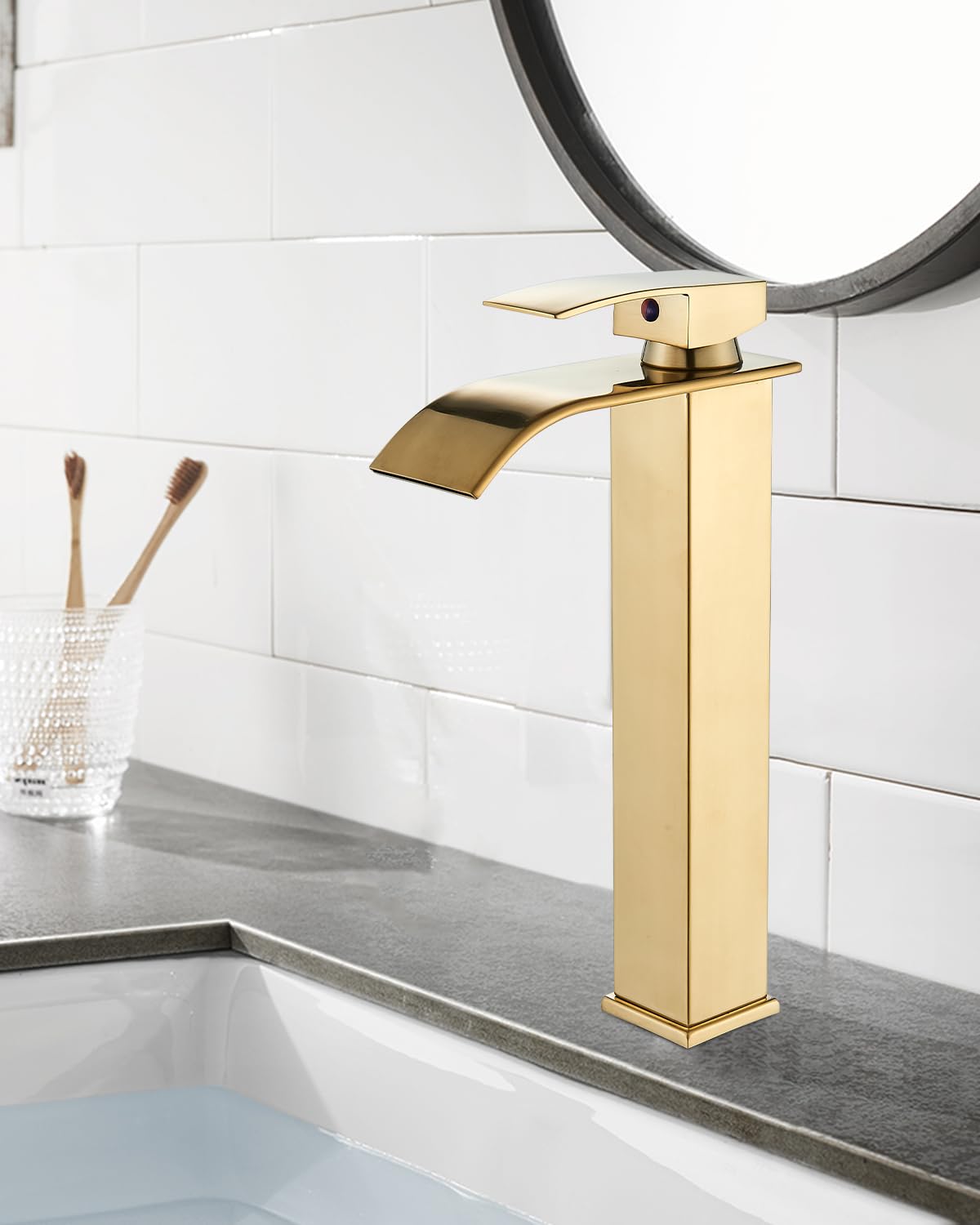 JUNSHENG Grifo de baño, grifo del lavabo del baño de una manija, mezclador de agua caliente y fría en cascada, (oro cepillado)
