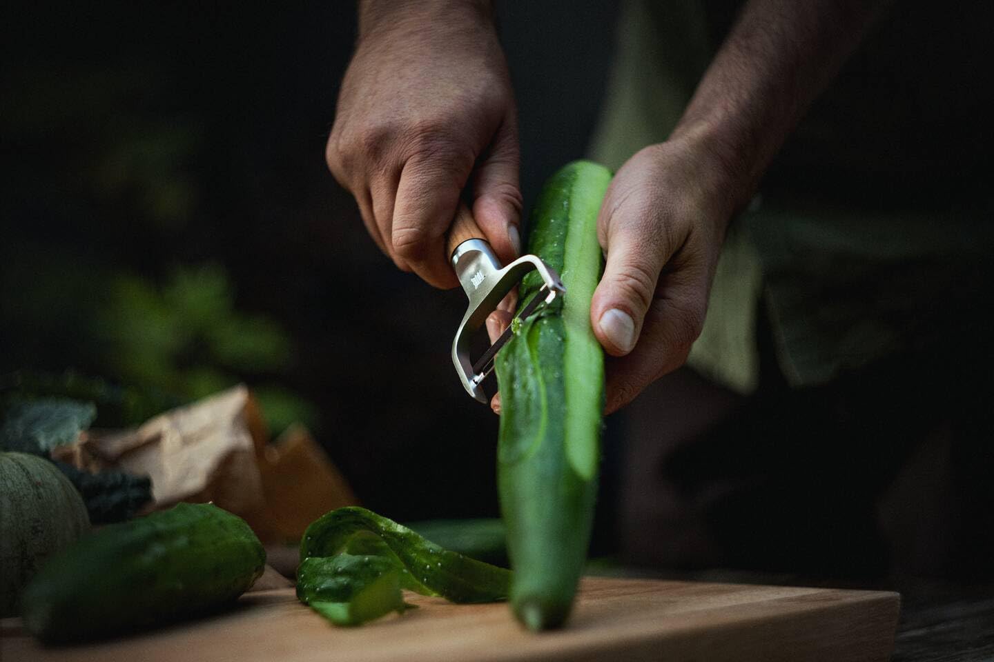 Fiskars Norden Y-Sparschäler mit schwenkbarer Klinge, Länge: 16 cm | Rostfreier Stahl/Birkenholz, 1065246