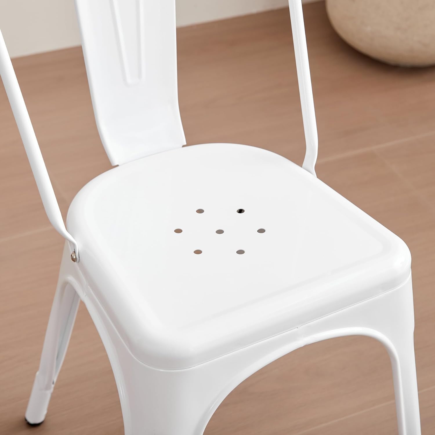 Lot de 4 Chaises de Salle à Manger Empilables en Métal Style Industriel Vintage, Convient pour Une Utilisation Intérieure et Extérieure, Chaise de Jardin, Blanc