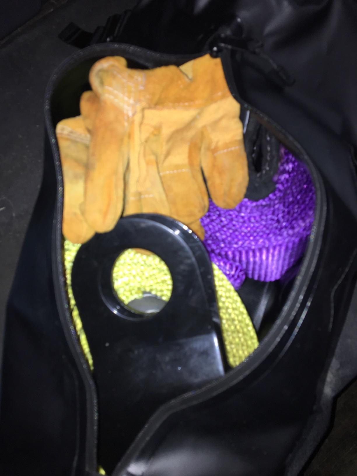 Lot of space for recovery gear, garbage strap buckles