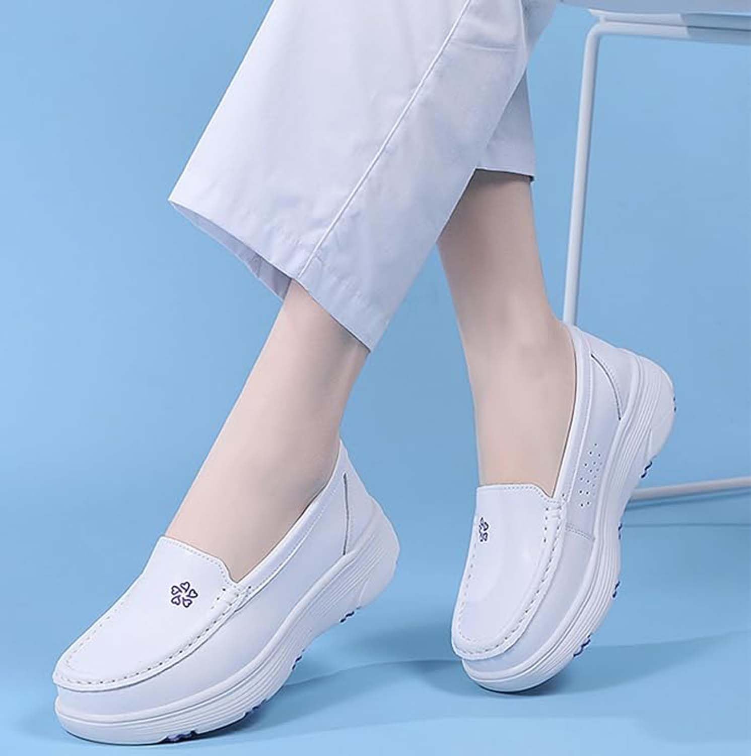 Zapatos de enfermería para mujer, zapatos de trabajo antideslizantes para servicio de alimentos, con patrón de corazón