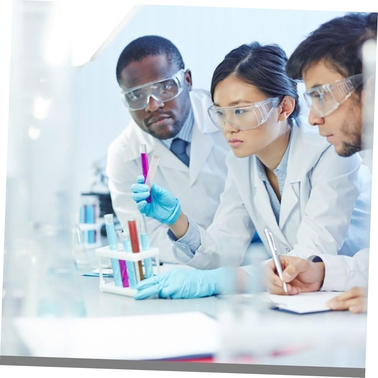 Mikikit 200 Provette da Centrifuga in Plastica Pp da 10 Ml Tappo a Scatto, Trasparenti a Fondo Tondo Scala Graduata, per Analisi di Laboratorio Scientifico e Conservazione Campioni