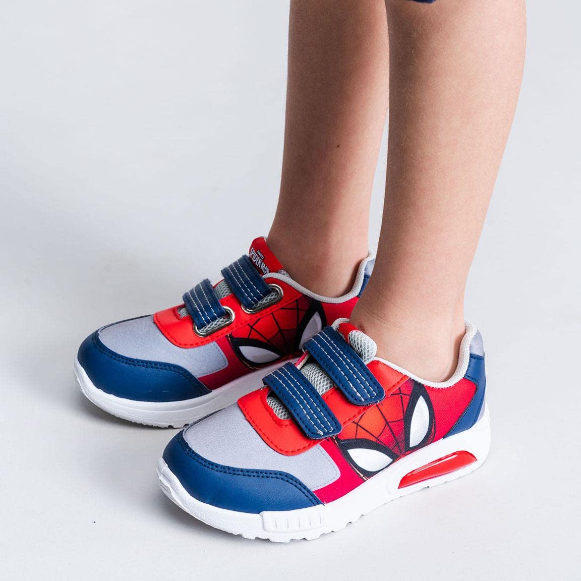 CERDÁ LIFE'S LITTLE MOMENTS Zapatillas Niños Luces de Spiderman con Velcro para Facilitar Su Independencia Y Comodidad ZapatillasNiños