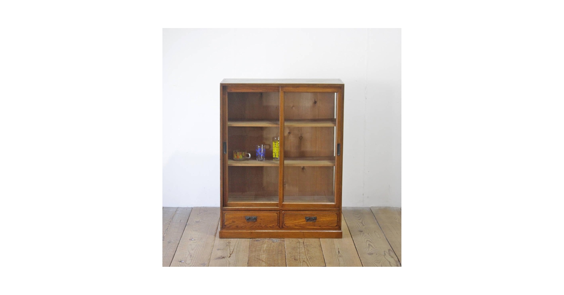 Amazon.co.jp: レトロ食器棚飾り棚本棚収納引き戸ガラス扉無垢材