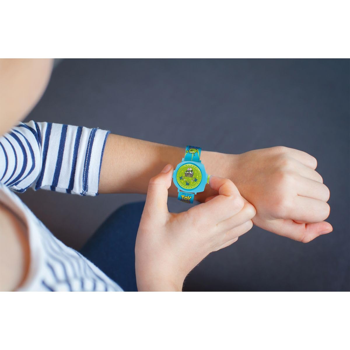LEXIBOOK Disney Toy Story Reloj Digital Proyección 20 Imágenes DMW050TSLXB