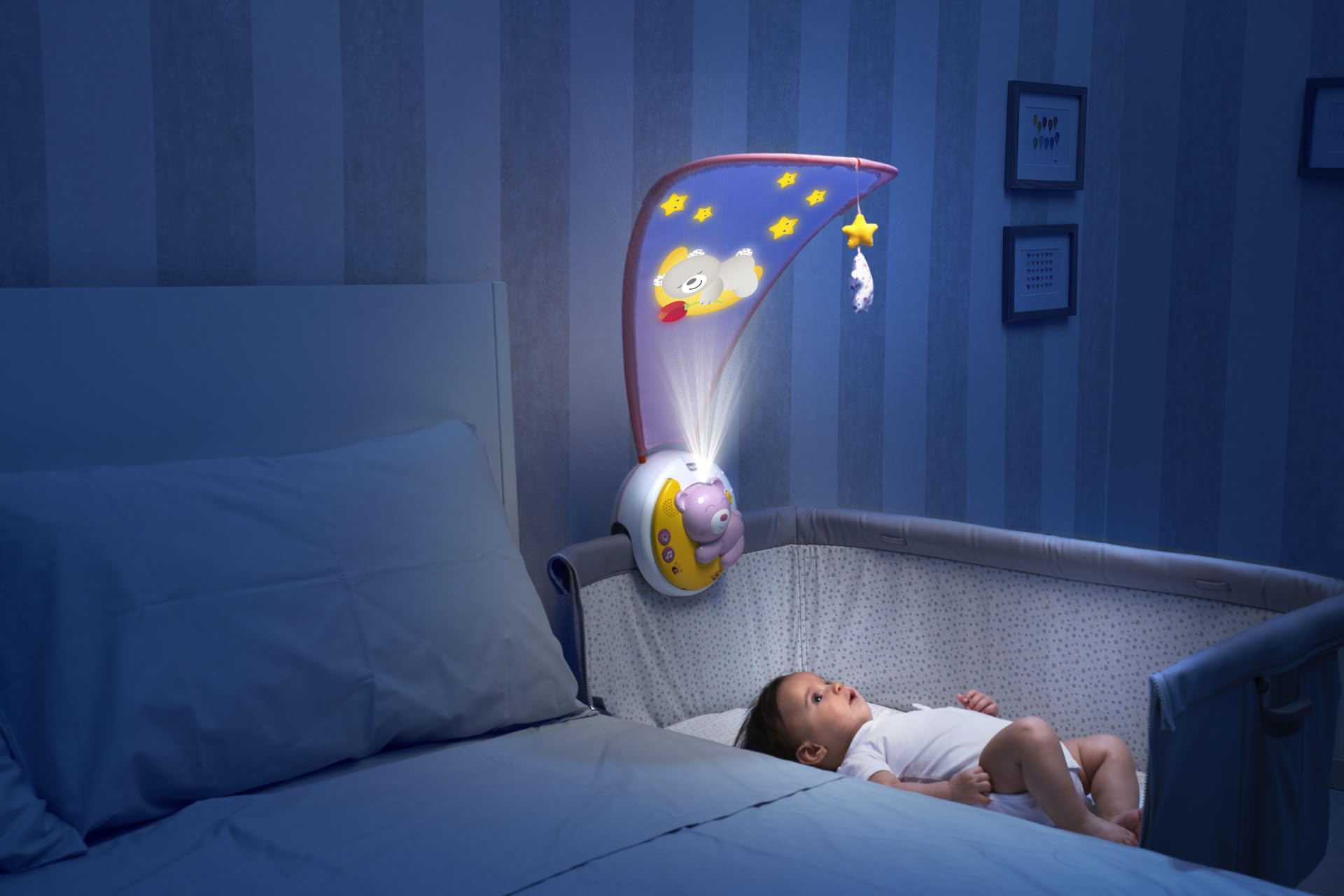 Chicco Next2Moon Móvil Cuna para Recién Nacidos, Proyector Desmontable, Compatible con Cuna Next2Me, Luces Multicolor, Música Relajante, Figuras Colgantes, Juguete para Recién Nacidos +0 Meses, Rosa