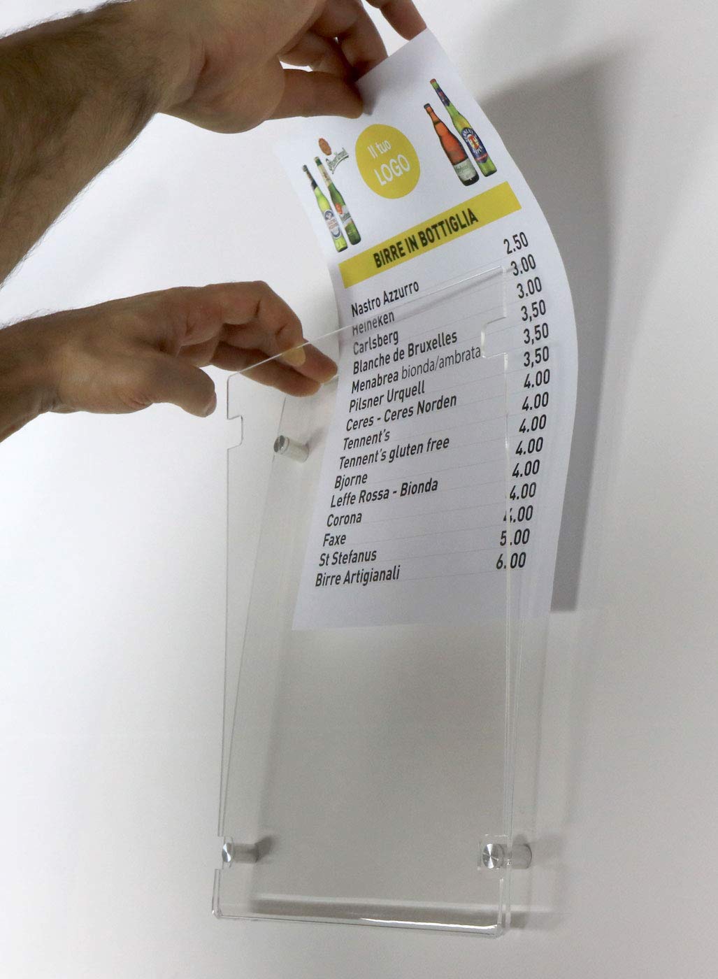 Espositore in plexiglass di ALTISSIMA qualità, da parete, targa a tasca apribile in plexiglass, porta avvisi e depliant formato A2 60x42 cm, completa di distanziali in alluminio (A2 Orizzontale)
